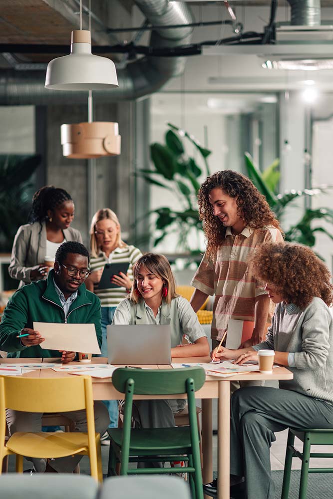 worker group collaborating on a project